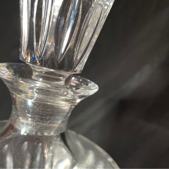Elegant Clear Glass Decanter - Picture 6 of 9